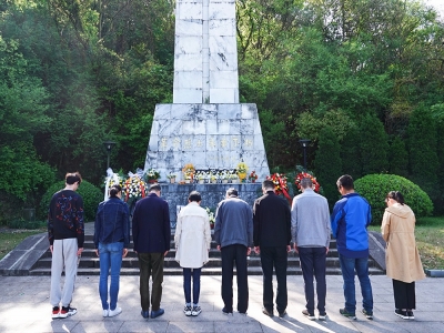 Bewailing revolutionary martyrs